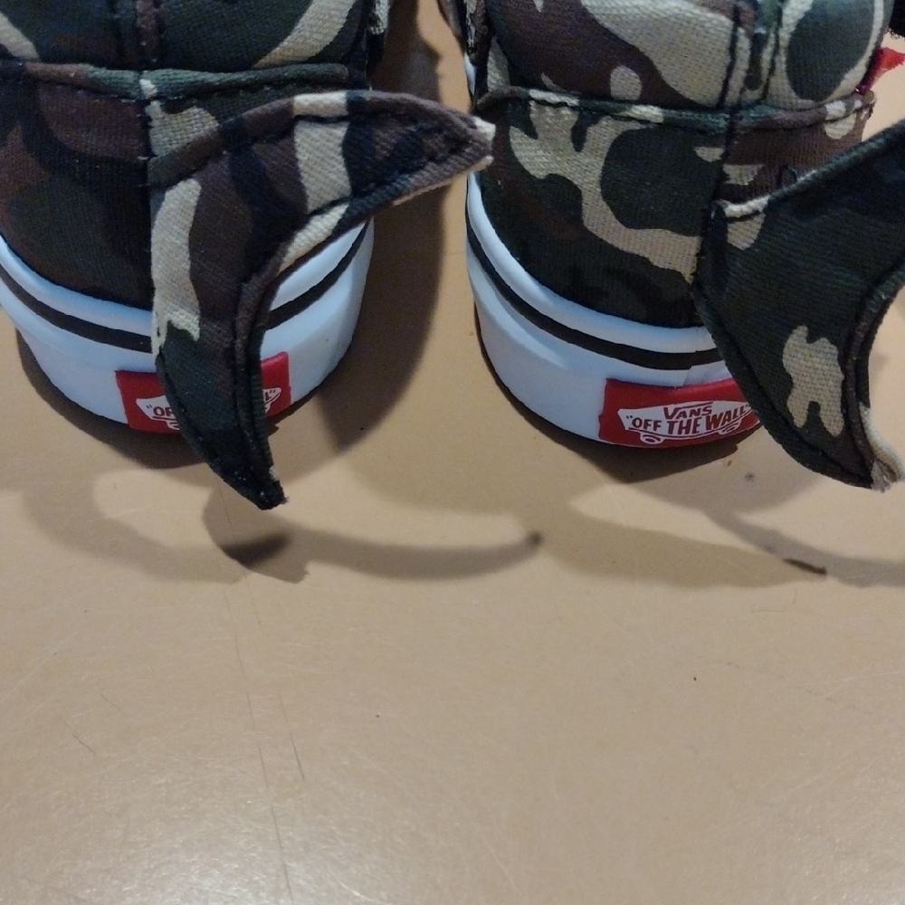 Vans Kids Camouflage Sneakers with Shark Design - Picture 5 of 6